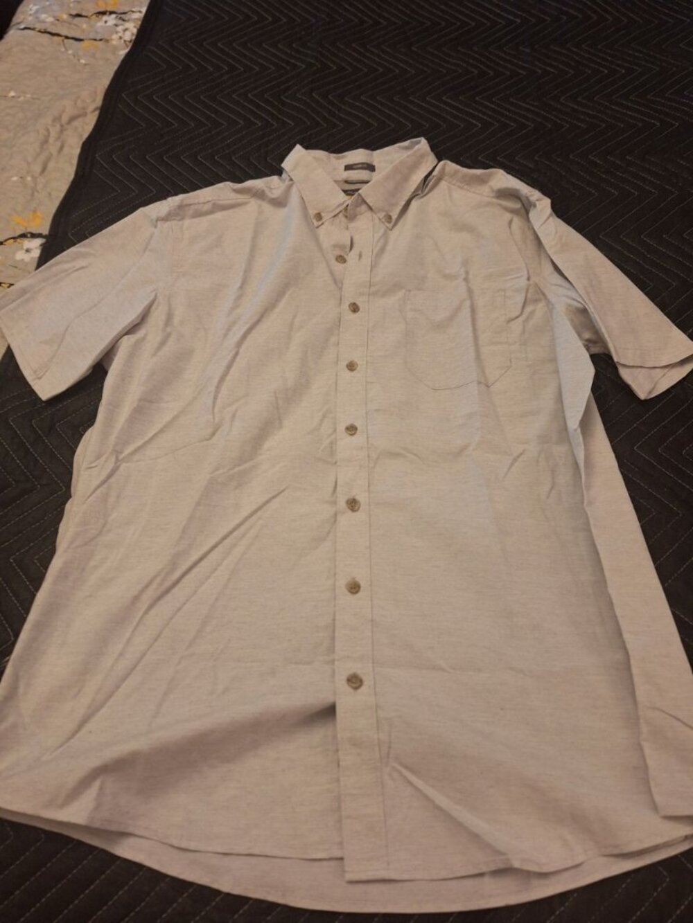 Eddie Bauer Men’s TXL Light Gray Short Sleeve Button-Down Shirt